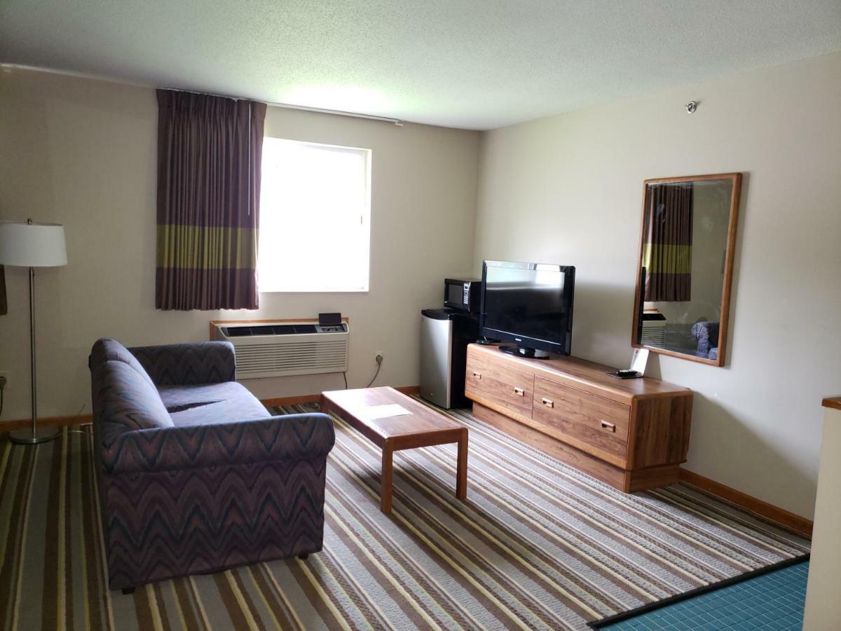 Super 8 By Wyndham Watseka Hotell Exteriör bild