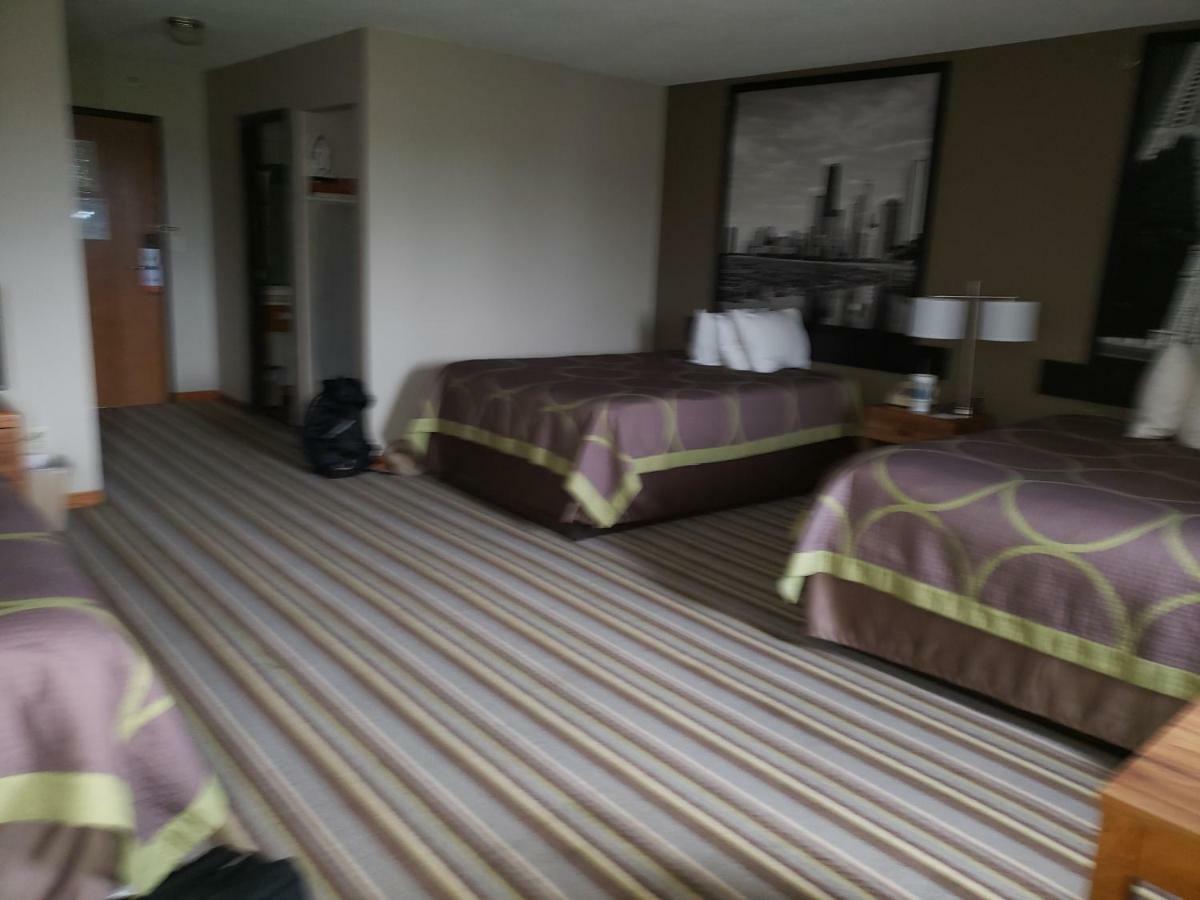 Super 8 By Wyndham Watseka Hotell Exteriör bild